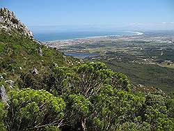 Wijngebied - Sir Lowries Pass; uitzicht over Gordon Bay