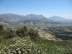 Wijngebied - Franschhoek pas; uitzicht over het plaatsje Franschhoek