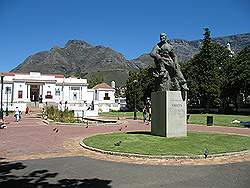 Kaapstad - VOC tuinen; Standbeeld van Jan Smuts een vroegere premier van Zuid-Afrika