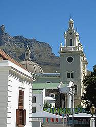 Kaapstad - VOC tuinen; National Gallery met mooie kerk ernaast