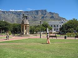 Kaapstad - VOC tuinen; de tafelberg op de achtergrond