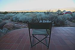 Kagga Kamma - 's ochtends vroeg genieten van het uitzicht en zonsopkomst op het terras voor de kamer