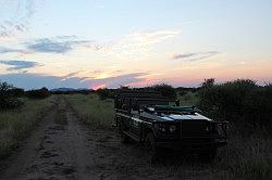 Madikwe - safari; prachtige zonsondergang en tijd voor een drankje