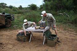 Madikwe - safari; kopje koffie in de vrije natuur