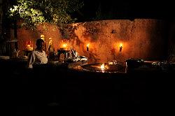 Madikwe - Madikwe Safari Lodge; vanvond buiten dineren