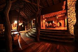 Madikwe - Madikwe Safari Lodge in de avond