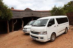 Madikwe - de busjes staan alweer klaar voor vertrek
