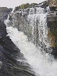 de Gurara watervallen in de droge tijd