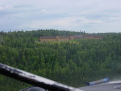 Talkeetna - rondvlucht met een C185 langs mount McKinley; na de start is de Talkeetna Lodge te zien