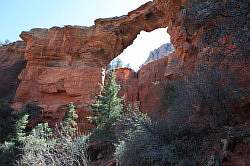 Sedona - Devils Bridge; een natuurlijke brug van onderaf gezien