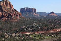 Sedona - mooi uitzicht vanaf een heuvel vlak bij het vliegveld