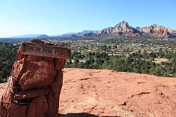 Sedona - mooi uitzicht vanaf een heuvel vlak bij het vliegveld