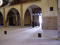 Al Fateh State mosque - toegangsdeur tot gebedsruimte