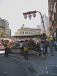 De stad - de Japanse wijk Liberdade; markt