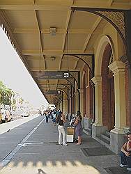 De stad - ingang van het Luz spoorweg station