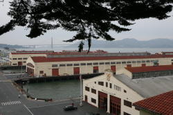 San Francisco - de Golden Gate bridge in de verte