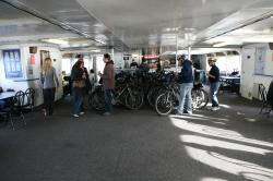 Sausalito - boot naar San Francisco; fietsen parkeren op het benedendek