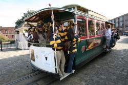 San Francisco - Cable car; een heel orkest in een tram - veel lawaai