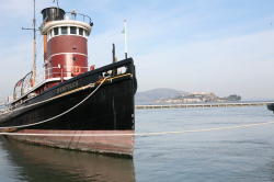 San Francisco - Maritiem museum; op de achtergrond Alcatraz