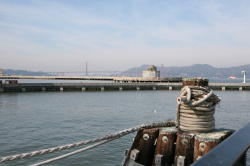 San Francisco - Maritiem museum; in de verte de Golden Gate Bridge