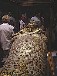 Egyptisch museum; sarcofaag (grafkist) van Tutankhamon
