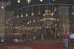 binnen in de Mohamed Aly moskee