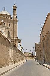 weg langs de Mohamed Aly moskee