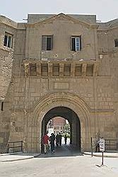de Citadel; doorgang naar militair museum