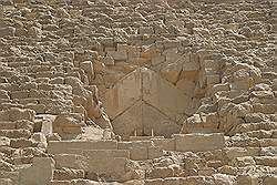 De piramide van Cheops; vermeende ingang