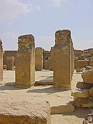 De piramiden van Abu Sir - een van de vele tempels
