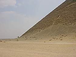 De piramiden van Dahshur - de rode piramide