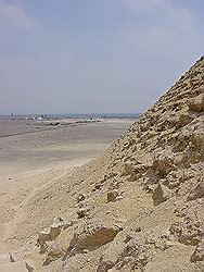 De piramiden van Dahshur - uitzicht vanaf de ingang van de rode piramide