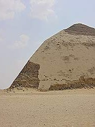 De piramiden van Dahshur - de geknikte piramide