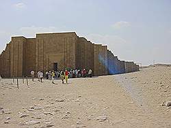 Saqqara - de ingang naar de zuilengang