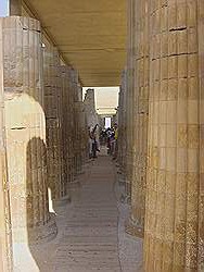 Saqqara - de zuilengang