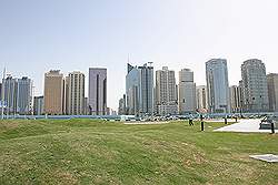 Abu Dhabi - uitzicht op de stad vanaf de Corniche