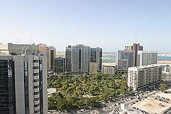 Abu Dhabi - uitzicht vanaf het dak van het hotel