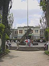 Addis Abeba - het museum; een kunstwerk uit de Italiaanse periode ervoor