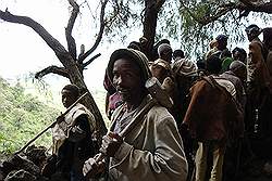 Lalibela - kerk uitgehouwen uit de rotsen; arbeiders