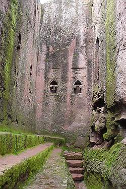 Lalibela - kerk, uitgehouwen uit de rotsen