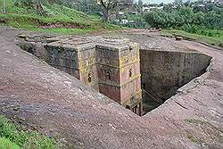 Lalibela - kerk, uitgehouwen uit de rotsen; de Church of St.George