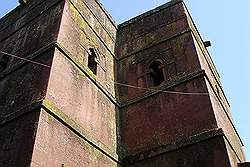 Lalibela - kerk, uitgehouwen uit de rotsen; de Church of St.George
