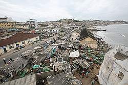 Cape Coast - kasteel; uitzicht op vissersdorp