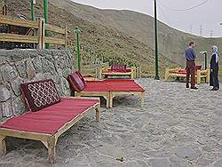 Jamshidiye park - terras met mooi uitzicht; ligbanken zijn ook beschikbaar