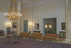 Het witte paleis - de hal op de eerste verdieping
