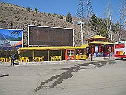 Tochal tele cabin - terras aan de voet van de berg