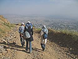 Tochal tele cabin - wandeling van station 5 naar station 3 met 3 inwoners van Teheran