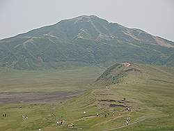 Aso - de vulkaan Mount Aso, uitzicht vanaf het museum