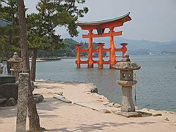 Miyajima - torii van de Itsukushima tempel; deze keer in het water
