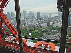 Minato - Tokyo tower; met de lift naar het hoge observatiedek